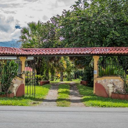 Linda Casa De Verano Con Amplias Zonas Verdes San Isidro De El General Exteriör bild