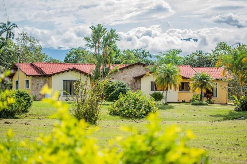 Linda Casa De Verano Con Amplias Zonas Verdes San Isidro De El General Exteriör bild