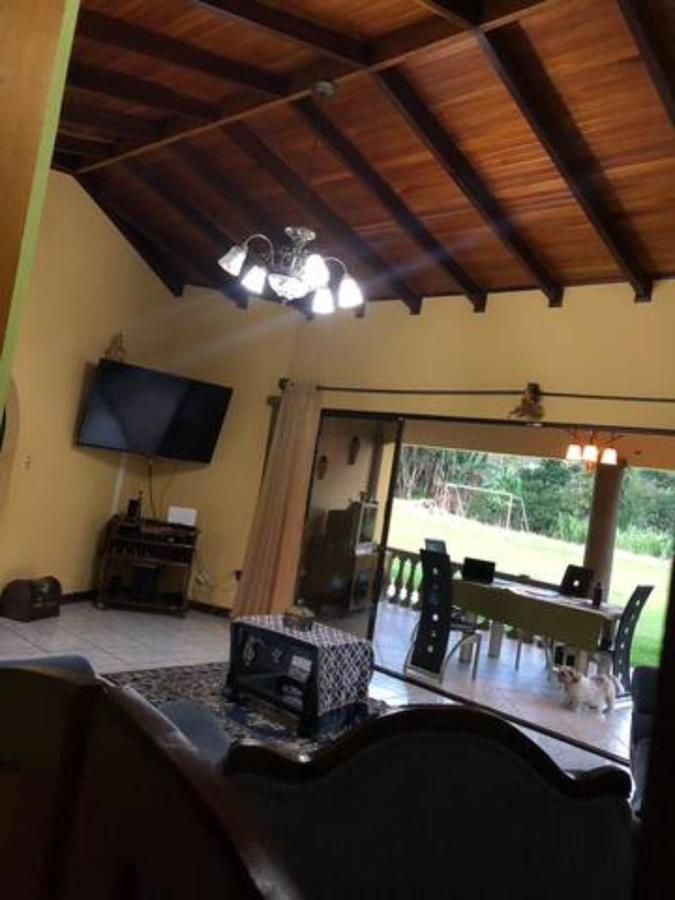 Linda Casa De Verano Con Amplias Zonas Verdes San Isidro De El General Exteriör bild
