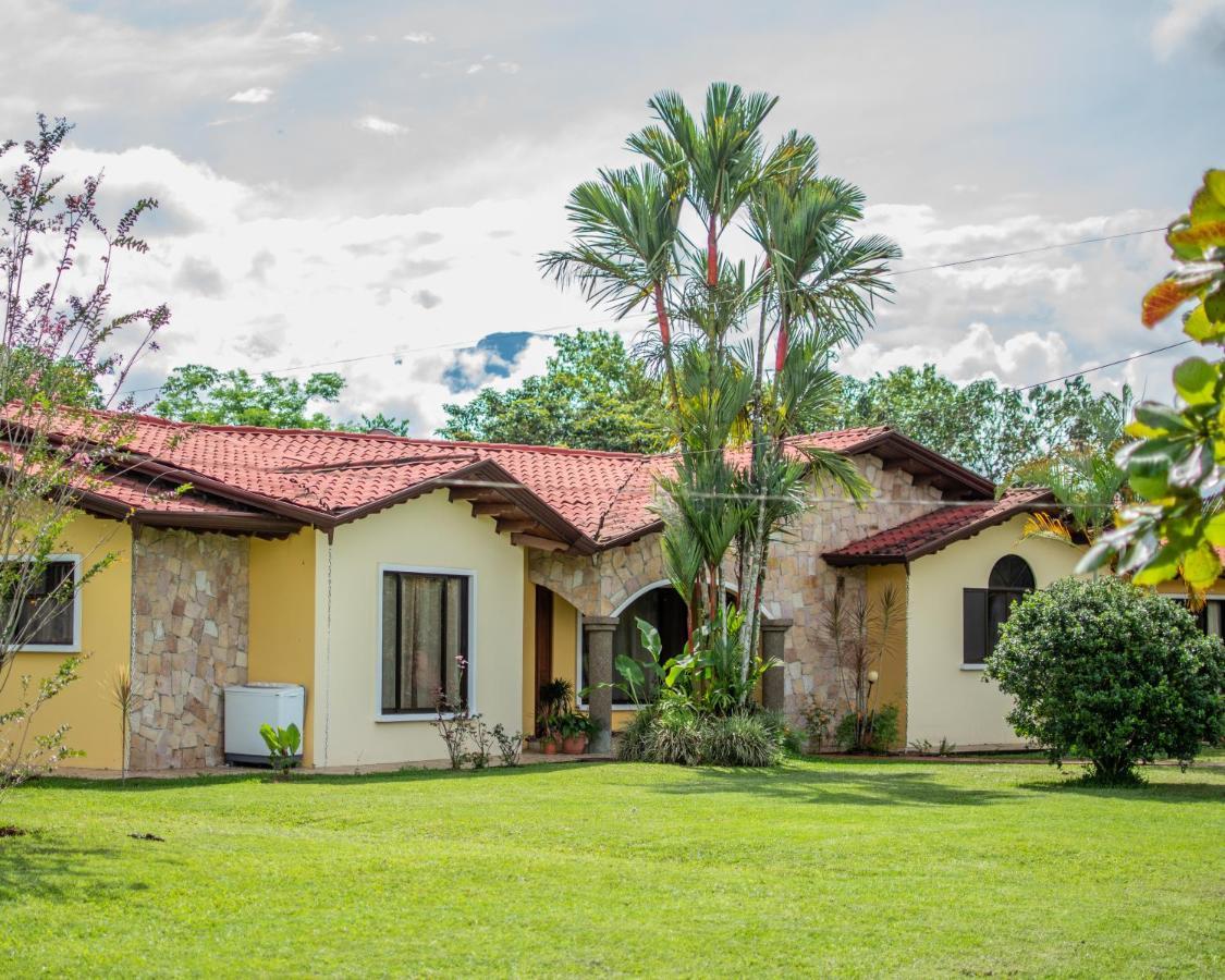 Linda Casa De Verano Con Amplias Zonas Verdes San Isidro De El General Exteriör bild