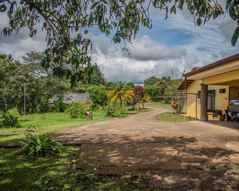 Linda Casa De Verano Con Amplias Zonas Verdes San Isidro De El General Exteriör bild